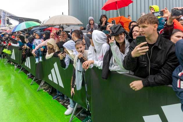 Report 31 05 2024 Arrival party of the German mens national team at adidas in Herzogenaurach in pouring rain Waiting for the players Herzogenaurach Bavaria Germany