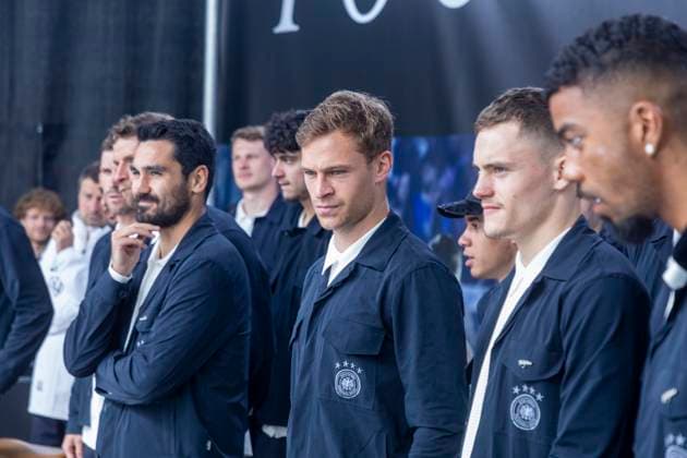 Report 31 05 2024 Arrival party of the German mens national team at adidas in Herzogenaurach in pouring rain Joshua Kimmich surrounded by his teammates Herzogenaurach Bavaria Germany