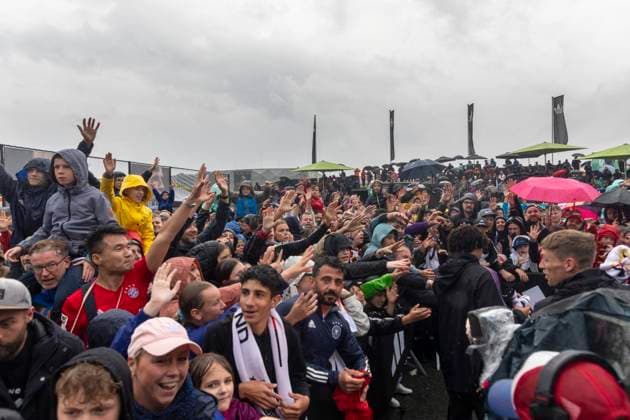 Report 31 05 2024 Arrival party of the German mens national team at adidas in Herzogenaurach in pouring rain The fans in high spirits Herzogenaurach Bavaria Germany