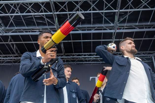 Report 31 05 2024 Arrival party of the German mens national team at adidas in Herzogenaurach in pouring rain The fans are provided with gifts Herzogenaurach Bavaria Germany
