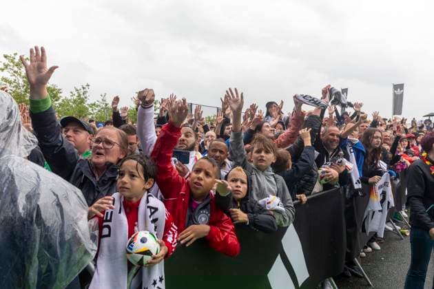 Report 31 05 2024 Arrival party of the German mens national team at adidas in Herzogenaurach in pouring rain Waiting for the presents Herzogenaurach Bavaria Germany