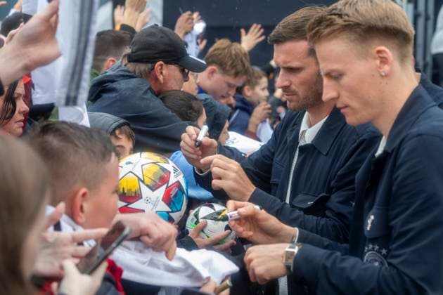 Report 31 05 2024 Arrival party of the German mens national team at adidas in Herzogenaurach in pouring rain Many autographs were given Herzogenaurach Bavaria Germany