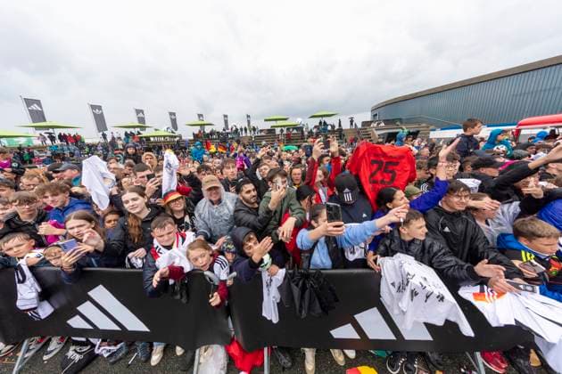 Report 31 05 2024 Arrival party of the German mens national team at adidas in Herzogenaurach in pouring rain Crowds of fans wait for their idols Herzogenaurach Bavaria Germany