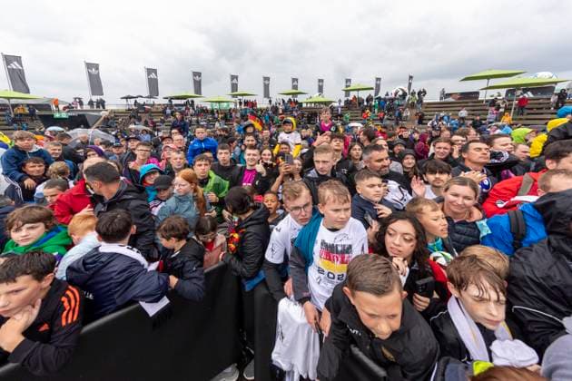 Report 31 05 2024 Arrival party of the German mens national team at adidas in Herzogenaurach in pouring rain Crowds of fans wait for their idols Herzogenaurach Bavaria Germany