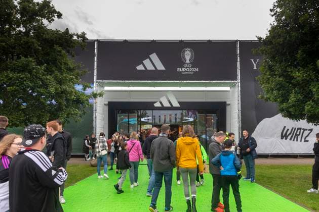 Report 31 05 2024 Arrival party of the German mens national team at adidas in Herzogenaurach in pouring rain Many fans then went straight to the adidas brand store Herzogenaurach Bavaria Germany