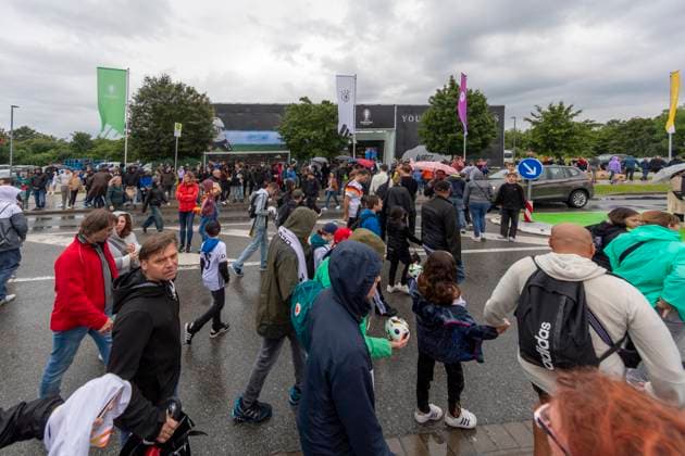 Report 31 05 2024 Arrival party of the German mens national team at adidas in Herzogenaurach in pouring rain Really many fans at adidas and the stores Herzogenaurach Bavaria Germany