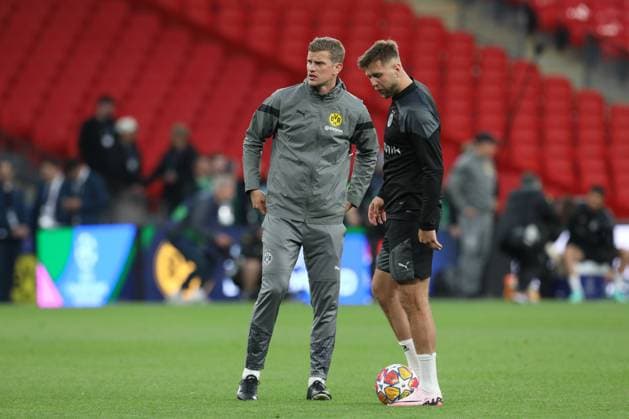 May 31, 2024, London, Brent, United Kingdom: NICLAS FULLKRUG is given advice by co-trainer SVEN BENDER during the Borussia Dortmund training session a day before the UEFA Champions League Final between BORUSSIA DORTMUND and REAL MADRID at Wembley in London, United Kingdom London United Kingdom - ZUMAc179 20240531_zep_c179_159 Copyright: xMickaelxChavetx