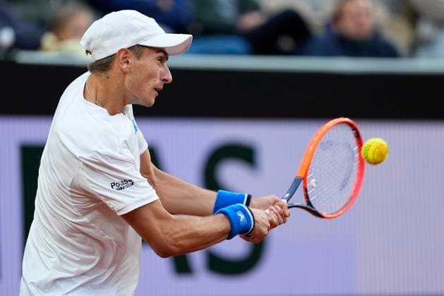 PARIS, FRANCE - MAY 31: Matteo Arnaldi of Italy plays a backhand shot during the 3rd round of Roland Garros 2024 match between Andrey Rublev vs Matteo Arnaldi at Roland Garros Stadium on May 31, 2024 in Paris, France. (Photo by Glenn Gervot Icon Sportswire) TENNIS: MAY 31 Roland-Garros EDITORIAL USE ONLY Icon2024053117872024