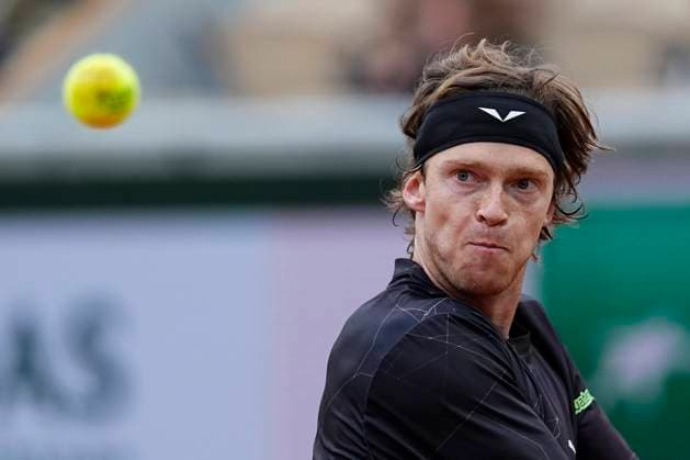 PARIS, FRANCE - MAY 31: Andrey Rublev plays a backhand shot during the 3rd round of Roland Garros 2024 match between Andrey Rublev vs Matteo Arnaldi at Roland Garros Stadium on May 31, 2024 in Paris, France. (Photo by Glenn Gervot Icon Sportswire) TENNIS: MAY 31 Roland-Garros EDITORIAL USE ONLY Icon2024053129282024