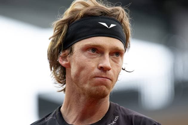 (240601) -- PARIS, June 1, 2024 -- Andrey Rublev reacts during the men s singles third round match between Andrey Rublev of Russia and Matteo Arnaldi of Italy at the French Open tennis tournament at Roland Garros, Paris, France, May 31, 2024. ) (SP)FRANCE-PARIS-TENNIS-FRENCH OPEN-MEN S SINGLES MengxDingbo 