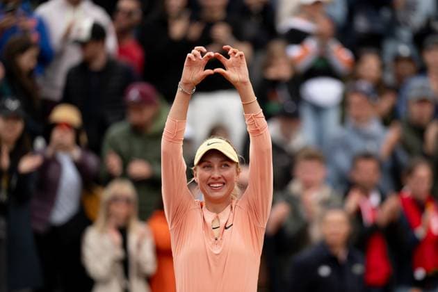 (240601) -- PARIS, June 1, 2024 -- Anastasia Potapova celebrates after the women s singles third round match between Wang Xinyu of China and Anastasia Potapova of Russia at the French Open tennis tournament at Roland Garros, Paris, France, May 31, 2024. ) (SP)FRANCE-PARIS-TENNIS-FRENCH OPEN-WOMEN S SINGLES MengxDingbo 