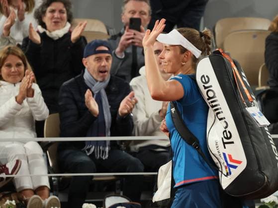 Belgian Elise Mertens looks dejected after losing a tennis match against Kazakhstani Rybakina, in the third round of the women s singles, at the Roland Garros French Open tennis tournament, in Paris, France, Saturday 01 June 2024. This year s tournament takes place from 26 May to 09 June. BENOITxDOPPAGNE  x93777793x