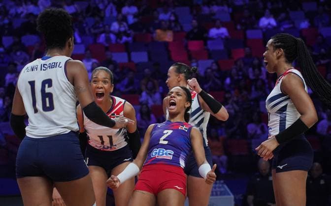 (240601) -- MACAO, June 1, 2024 -- Players of the Dominican Republic celebrate scoring during the preliminary match between Japan and the Dominican Republic at the Women s Volleyball Nations League 2024 Macao in Macao, south China, June 1, 2024. ) (SP)CHINA-MACAO-VOLLEYBALL-WOMEN S NATIONS LEAGUE 2024-JPN VS DOM (CN) LuixSuixWai 