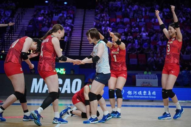 (240601) -- MACAO, June 1, 2024 -- Players of Japan celebrate victory after the preliminary match between Japan and the Dominican Republic at the Women s Volleyball Nations League 2024 Macao in Macao, south China, June 1, 2024. ) (SP)CHINA-MACAO-VOLLEYBALL-WOMEN S NATIONS LEAGUE 2024-JPN VS DOM (CN) LuixSuixWai 