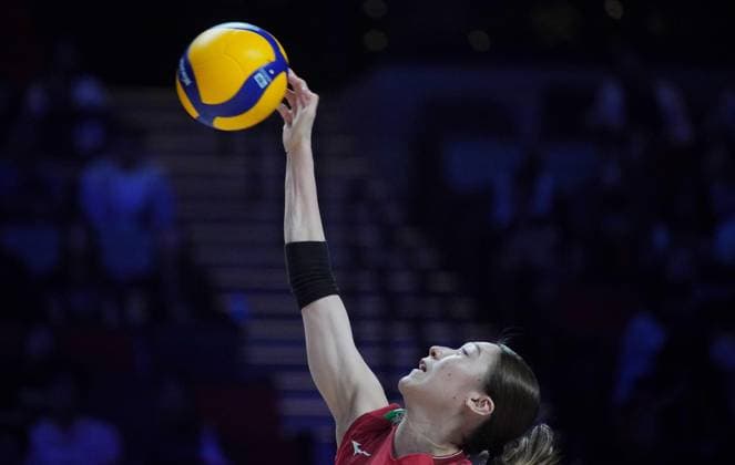 (240601) -- MACAO, June 1, 2024 -- Ishikawa Mayu of Japan competes during the preliminary match between Japan and the Dominican Republic at the Women s Volleyball Nations League 2024 Macao in Macao, south China, June 1, 2024. ) (SP)CHINA-MACAO-VOLLEYBALL-WOMEN S NATIONS LEAGUE 2024-JPN VS DOM (CN) LuixSuixWai 