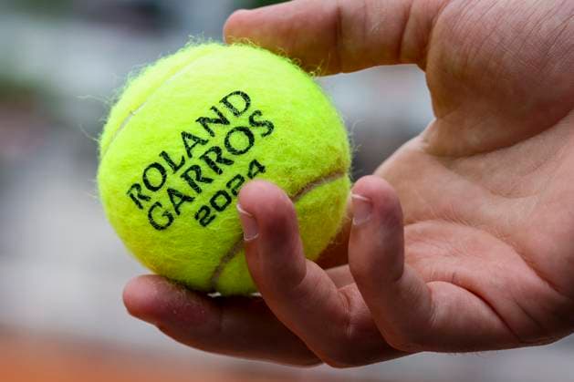 TENNIS - French Open 2024 PARIS,FRANCE,01.JUN.24 - TENNIS - ATP, Tennis Herren World Tour, French Open, Roland Garros, Grand Slam. Image shows a feature with a ball.  GEPAxpictures xPatrickxSteiner