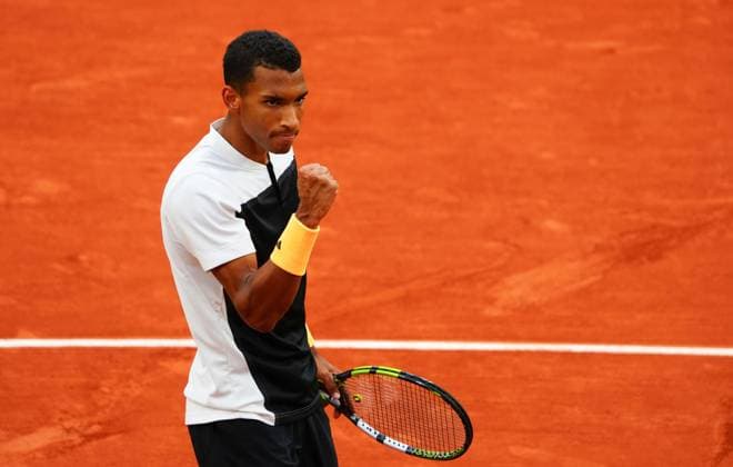 Felix Auger-Aliassime celebrates winning the second set French Open Tennis, Day 7, Tennis, Roland Garros, Paris, France - 01 June 2024  Copyright: xJavierxGarcia Shutterstockx 14516291o
