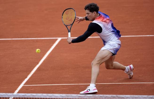 Ben Shelton of USA in action French Open Tennis, Day 7, Tennis, Roland Garros, Paris, France - 01 June 2024  Copyright: xEllaxLing Shutterstockx 14516282k