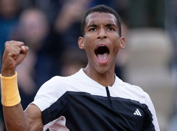 Felix Auger Aliassime of Canada celebrates French Open Tennis, Day 7, Tennis, Roland Garros, Paris, France - 01 June 2024  Copyright: xEllaxLing Shutterstockx 14516282ac