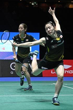 Sport Themen der Woche KW22 Sport Bilder des Tages (240601) -- SINGAPORE, June 1, 2024 -- Matsuyama Nami Shida Chiharu (R) of Japan compete during the women s doubles semi-final between Matsuyama Nami Shida Chiharu of Japan and Treesa Jolly Gayatri Gopichand Pullela of India at the Singapore Badminton Open 2024 in Singapore, June 1, 2024. (Photo by Xinhua) (SP)SINGAPORE-BADMINTON OPEN-WOMEN S DOUBLES-SEMIFINAL ThenxChihxWey 