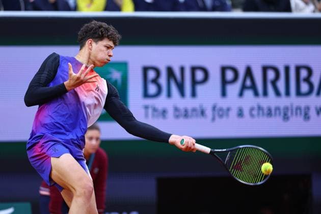 2024.06.01 Paryz Tenis French Open Roland Garros 2024 Ben Shelton - Felix Auger-Aliassime N Z Ben Shelton Foto Pawel Andrachiewicz PressFocus 2024.06.01 Paris Tennis French Open Roland Garros 2024 Ben Shelton - Felix Auger-Aliassime Ben Shelton Photo Pawel Andrachiewicz PressFocus NEWSPIX.PL --- Newspix.pl  20240601_PF_PA109