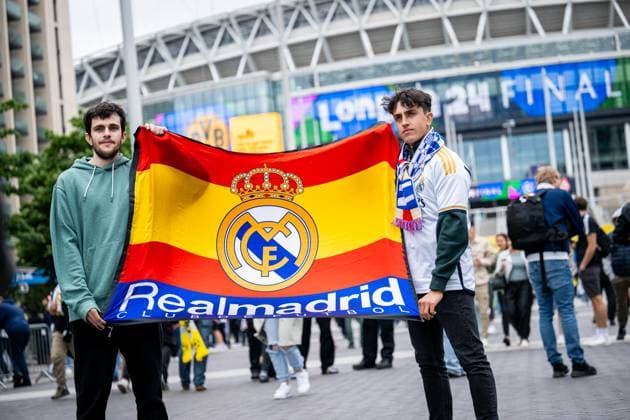 June 1, 2024, London, Great Britain: Fans of Real Madrid are seen in front of Wembley Stadium before the UEFA Champions League Final match between Borussia Dortmund and Real Madrid at the Wembley Stadium in London, Great Britain. London Great Britain - ZUMAs227 20240601_zip_s227_002 Copyright: xMateuszxSlodkowskix