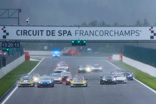 Sport Themen der Woche KW22 Sport Bilder des Tages 38 ROUSSANE Charles, VPS Racing, Alpine A110 Cup, Junior, action 04 Start race 1 during the 3rd round of the Alpine Elf Cup Series 2024, from May 31 to June 2, 2024 on the Circuit de Spa-Francorchamps, in Stavelot, Belgium - AUTO - ALPINE ELF CUP SERIES 2024 - SPA DPPI Panoramic  04724003_GRL_9042