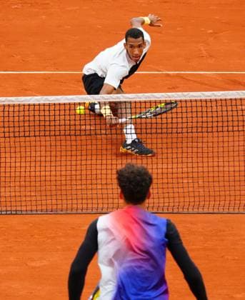 Felix Auger-Aliassime lunges during his match against Ben Shelton French Open Tennis, Day 7, Tennis, Roland Garros, Paris, France - 01 June 2024  Copyright: xJavierxGarcia Shutterstockx 14516291ad