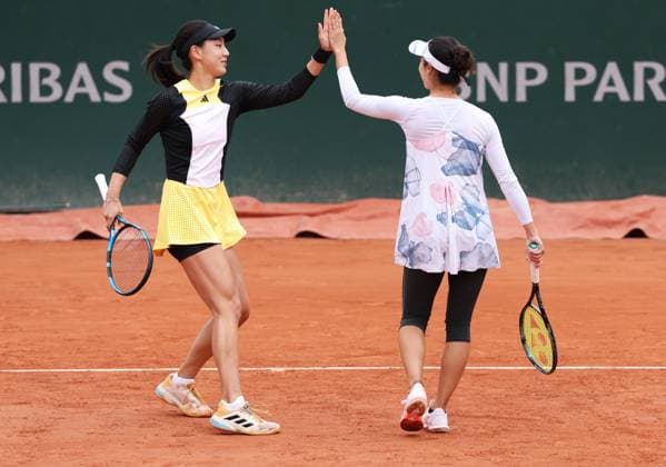 (240601) -- PARIS, June 1, 2024 -- Wang Xinyu (L) of China celebrates with Shibahara Ena of Japan during the women s doubles first round match between Wang Xinyu of China Shibahara Ena of Japan and Alycia Parks Hailey Baptiste of the United States at the French tennis tournament in Paris, France, June 1, 2024. ) (SP)FRANCE-PARIS-TENNIS-FRENCH OPEN-WOMEN S DOUBLES GaoxJing 