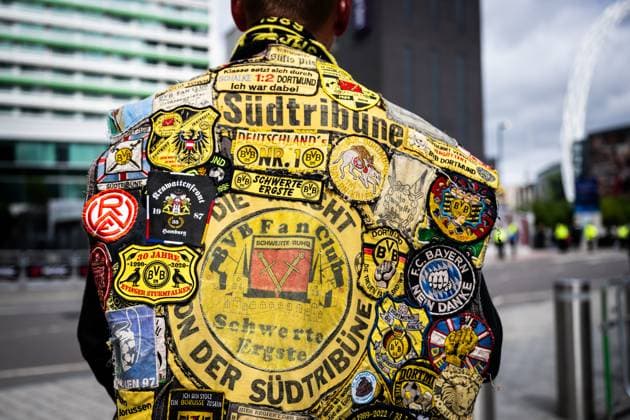 240601 A fan of Dortmund outside the stadium prior to the UEFA Champions League final between Dortmund and Real Madrid on June 1, 2024 in London Photo Petter Arvidson BILDBYRAN kod PA PA0818 fotboll football soccer fotball champions league final dortmund real madrid bbeng audience genre  Copyright: PETTERxARVIDSON BB240601PA003