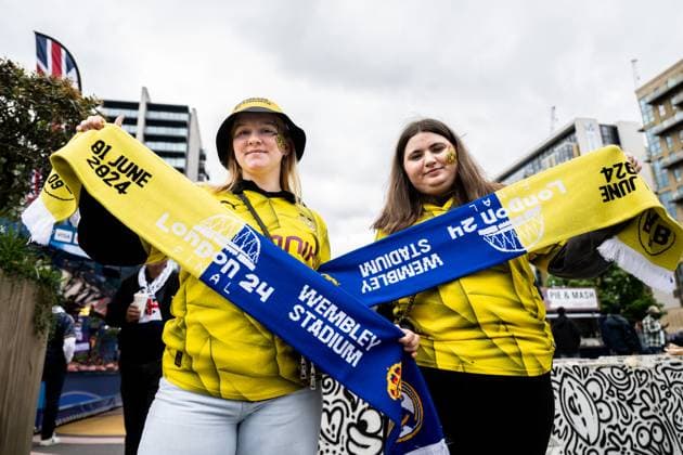 240601 Fans of Dortmund outside the stadium ahead of the UEFA Champions League final between Dortmund and Real Madrid on June 1, 2024 in London Photo Petter Arvidson BILDBYRAN kod PA PA0818 fotboll football soccer fotball champions league final dortmund real madrid bbeng publik  Copyright: PETTERxARVIDSON BB240601PA007
