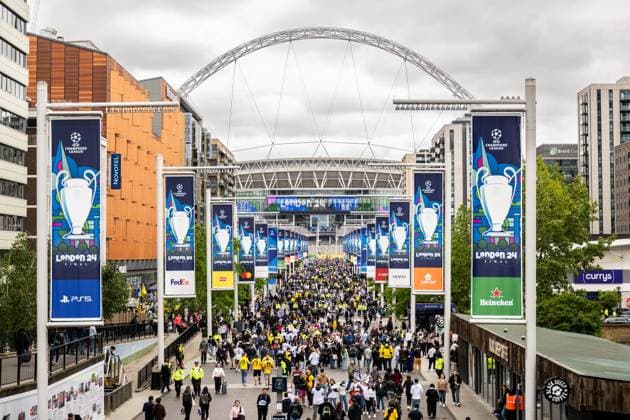 240601 Fans outside the Wembley Stadium prior to the UEFA Champions League final between Dortmund and Real Madrid on June 1, 2024 in London Photo Petter Arvidson BILDBYRAN kod PA PA0818 fotboll football soccer fotball champions league final dortmund real madrid bbeng publik  Copyright: PETTERxARVIDSON BB240601PA031