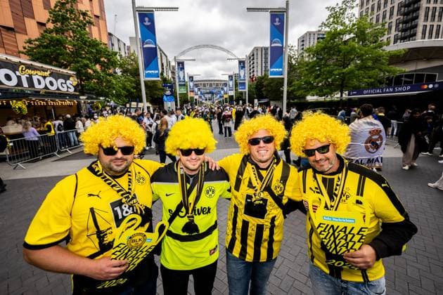 240601 Fans of Dortmund outside the stadium ahead of the UEFA Champions League final between Dortmund and Real Madrid on June 1, 2024 in London Photo Petter Arvidson BILDBYRAN kod PA PA0818 fotboll football soccer fotball champions league final dortmund real madrid bbeng publik  Copyright: PETTERxARVIDSON BB240601PA023