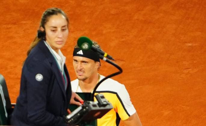 Alexander Zverev and umpire Marijana Veljovic French Open Tennis, Day 7, Tennis, Roland Garros, Paris, France - 01 June 2024  Copyright: xJavierxGarcia Shutterstockx 14516291bb