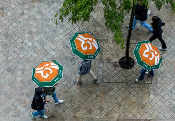 2024 French Open - Day 7 Rain is delaying the match during Roland Garros 2024 in Paris, France, on June 01, 2024. Paris France  Copyright: xFotoxOlimpikx originalFilename:jastrzebowski-frenchop240601_npgAq.jpg