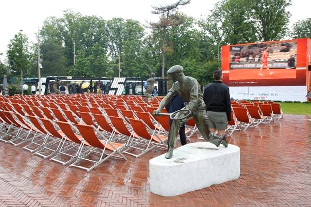 Illustration de la pluie lors des nternationaux de France de Tennis de Roland Garros 2024 Ã Paris Illustration de la pluie lors des Internationaux de France de Tennis de Roland Garros 2024 - Jour 7 Ã Paris, France, le 1er Juin 2024. Bertrand Rindoff Bestimage 2024 Tennis French Open of Roland Garros - Day 7 in Paris, France Paris France  Copyright: xBERTRANDxRINDOFFxPETROFFx xBESTIMAGExBERTRANDxRINDOFFxPETROFFx xBESTIMAGEx