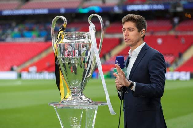 Borussia Dortmund v Real Madrid Daniel Chanona TUDN Reporter with the Trophy during the Borussia Dortmund v Real Madrid UEFA Champions League Final at Wembley Stadium, London, England, United Kingdom on 1 June 2024 Editorial use only. All images are copyright Every Second Media Limited. No images may be reproduced without prior permission. Copyright: xIMAGO EveryxSecondxMediax ESM-1027-0004