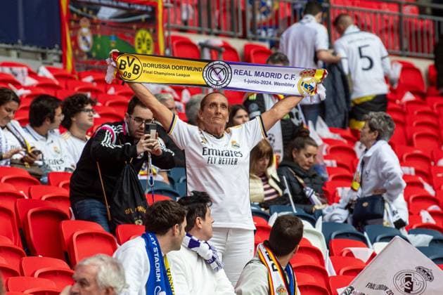 Football, Men, Season 2023 2024, Champions League Final , Borussia Dortmund Real Madrid, a fan of Madrid with match scarf, 01 06 2024, Copyright: xSebastianxRäppold MatthiasxKochx