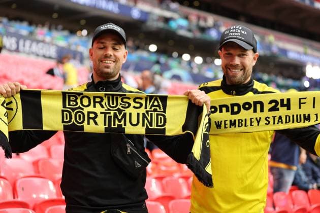 Borussia Dortmund and Real Madrid CF - UEFA Champions League Final JUNE 1: Fans during the Real Madrid training ahead of the UEFA Champions League 2023 24 Final match between Borussia Dortmund v Real Madrid CF at Wembley Stadium on June 1, 2024 in London, England. London United Kingdom Copyright: xNinaxFarooqix