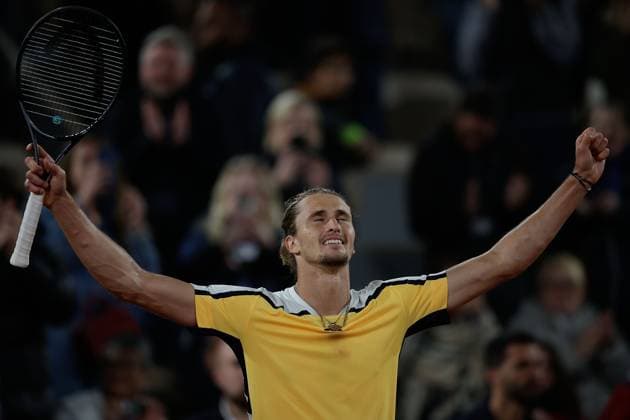 01 06 2024 Tennis, French Open 2024 Roland Garros, FRA, Men™s Singles Court Philippe Chatrier THIRD ROUND Alexander Zverev GER Tallon Griekspoor Netherlands Picture from left Alexander Zverev GER cheers after the end of the match Copyright: HMBxMedia AntonioxBorga