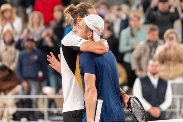 2024-06-01 2024 French Open Day 7 PARIS, FRANCE - JUNE 1: Alexander Zverev of Germany interacts with Tallon Griekspoor of the Netherlands during Day 7 of the 2024 French Open at Roland Garros on June 1, 2024 in Paris, France. (Photo by Marleen Fouchier BSR Agency) Paris France Content not available for redistribution in The Netherlands directly or indirectly through any third parties. Copyright: xBSRxAgencyx