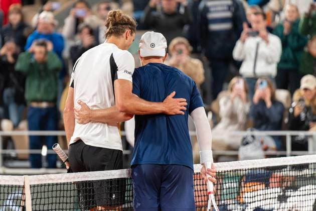 2024-06-01 2024 French Open Day 7 PARIS, FRANCE - JUNE 1: Alexander Zverev of Germany interacts with Tallon Griekspoor of the Netherlands during Day 7 of the 2024 French Open at Roland Garros on June 1, 2024 in Paris, France. (Photo by Marleen Fouchier BSR Agency) Paris France Content not available for redistribution in The Netherlands directly or indirectly through any third parties. Copyright: xBSRxAgencyx