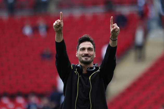 LONDON, ENGLAND, JUNE 01: Mats Hummels of Borussia Dortmund is gesturing prior to the UEFA Champions League final soccer match between Borussia Dortmund and Real Madrid at Wembley Stadium in London, England on June 01, 2024, UEFA Champions League Final - Borussia Dortmund v Real Madrid