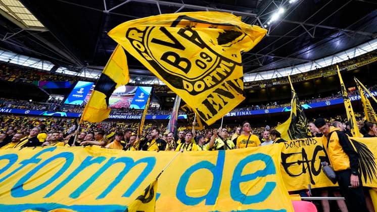 ENG: Borussia Dortmund v Real Madrid. UEFA Champions League 2023-2024. Final Borussia Dortmund fans with flags on the stands during the UEFA Champions League Final match between Borussia Dortmund and Real Madrid played at Wembley Stadium on June 1, 2024 in London, England. kpng Copyright: xBaguxBlancox xPRESSINPHOTOx PS_240601_560