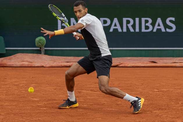 Roland Garros 2024 - Day 7 Felix Auger-Aliassime is returning the ball against Ben Shelton during the Roland Garros Grand Slam Tournament - Day 07 in Paris, France, on June 01, 2024. Paris France  Copyright: xRobertxSzaniszlox originalFilename:szaniszlo-notitle240601_npTiG.jpg