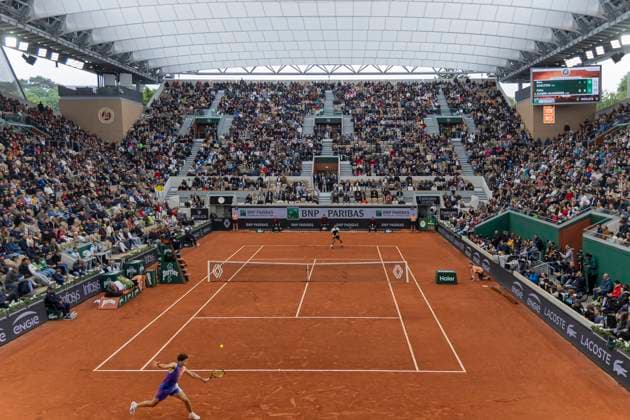 Roland Garros 2024 - Day 7 Ben Shelton is returning the ball against Felix Auger-Aliassime during the Roland Garros Grand Slam Tournament - Day 07 in Paris, France, on June 01, 2024. Paris France  Copyright: xRobertxSzaniszlox originalFilename:szaniszlo-notitle240601_npzaB.jpg