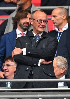01 06 2024, xfux, Football UEFA Champions League Final 2024, Borussia Dortmund Real Madrid, emspor, v l CDU Friedrich Merz DFL DFB REGULATIONS PROHIBIT ANY USE OF PHOTOGRAPHS as IMAGE SEQUENCES and or QUASI VIDEO London