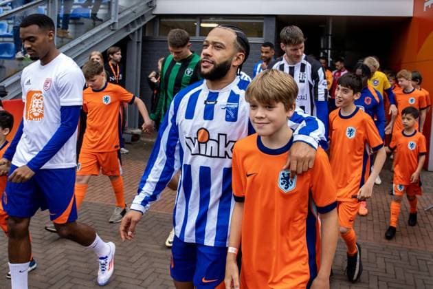 ZEIST - Atmospheric image of the selection in amateur shirts of Memphis Depay, among others, during a training session of the Dutch national team, Nationalteam on the KNVB Campus on June 1, 2024 in Zeist, the Netherlands. The Dutch national team is preparing for the European Football Championship in Germany. ANP VINCENT JANNINK UEFA EURO, EM, Europameisterschaft,Fussball 2024 2024 xVIxANPxSportx xxANPxIVx 500094692 originalFilename: 500094692.jpg
