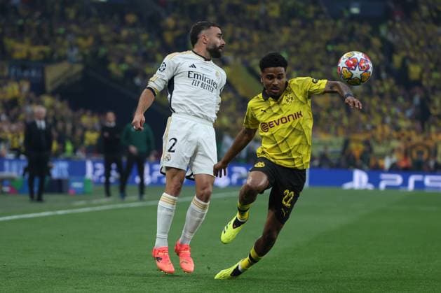 Real Madrid s Dani Carvajal (L) in action against Dortmund s Ian Maatsen (R) during the UEFA Champions League final soccer match between Borussia Dortmund and Real Madrid, in London, Britain, 01 June 2024. UEFA Champions League final - Borussia Dortmund vs Real Madrid !ACHTUNG: NUR REDAKTIONELLE NUTZUNG!  Copyright: xKikoxHuescax GRAF2777 20240601-55013752180_1