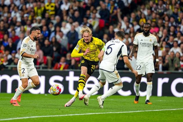 Borussia Dortmund v Real Madrid Champions League 01 06 2024. Final Julian Brandt (19) of Borussia Dortmund shoots towards the goal during the Champions League Final match between Borussia Dortmund and Real Madrid at Wembley Stadium, London, England on 1 June 2024. Editorial use only , Copyright: xNigelxKeenex PSI-19804-0029